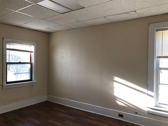 2nd image of 442 E 5th St