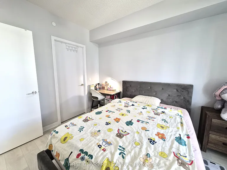 2221 Yonge St #1501 — Photo 12