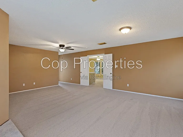 8118 Stagwood Hl — Photo 26