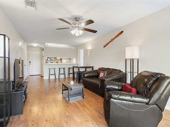 3rd image of 523 Parkway #301