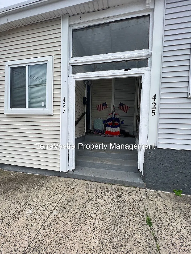 427 South Main Street — Photo 2
