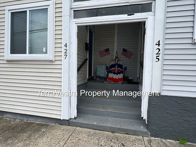 427 South Main Street — Photo 2