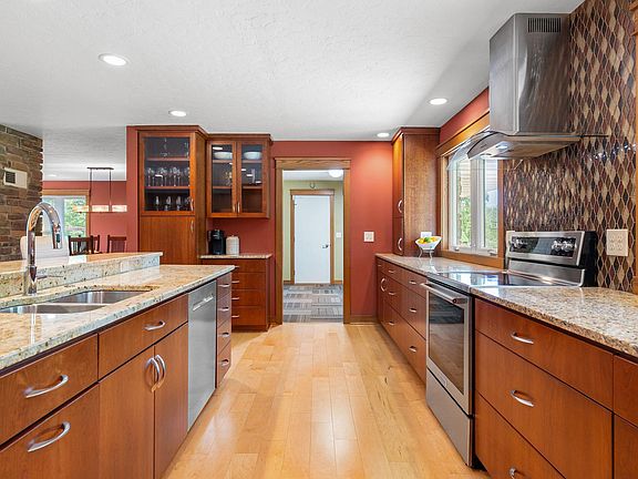 2nd image of 706 23rd St SW