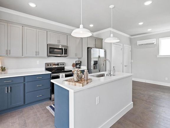 5th image of 3175 Saint Elmo Ave #2
