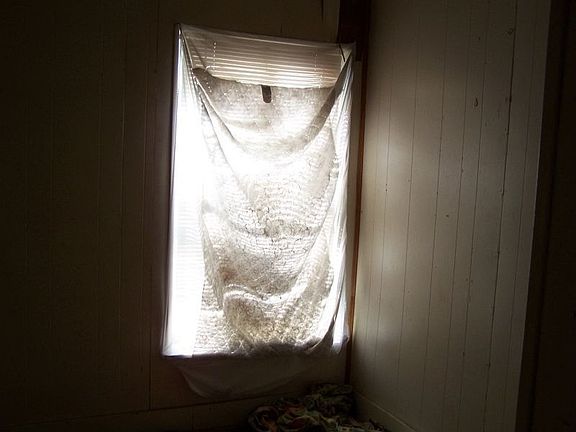 Middle bedroom
