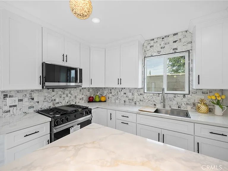 12943 Bess Ave — Photo 11