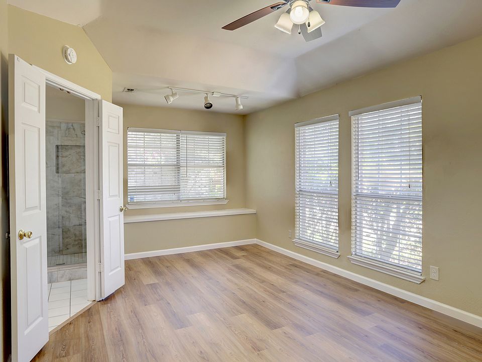 2nd image of 1821 Chattham Ct