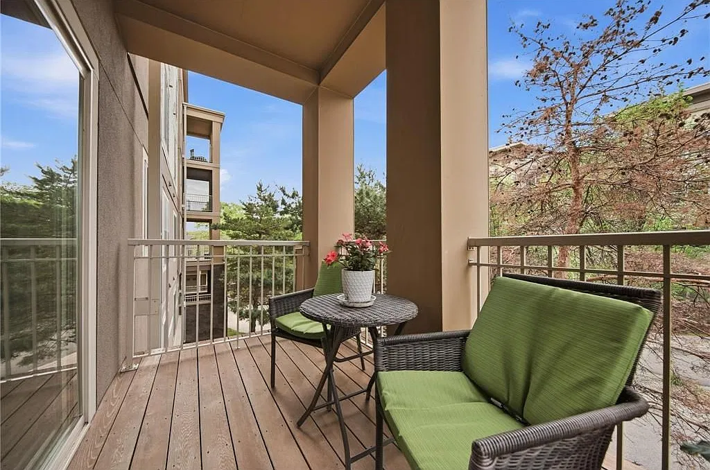 2 bed, 2.0 bath, 1285 sqft, $2,500 — Photo 4