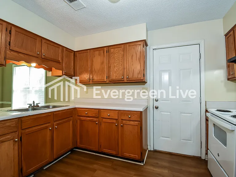 6894 Snyder Rd — Photo 5