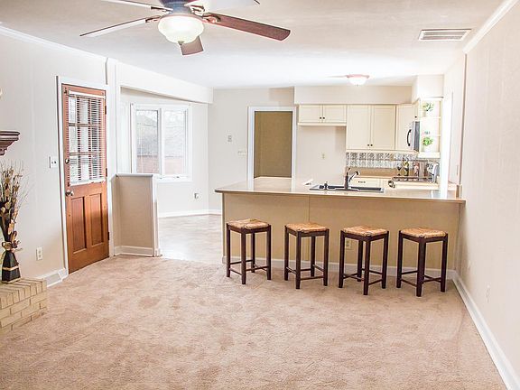 2nd image of 3812 Shoreline Dr #1