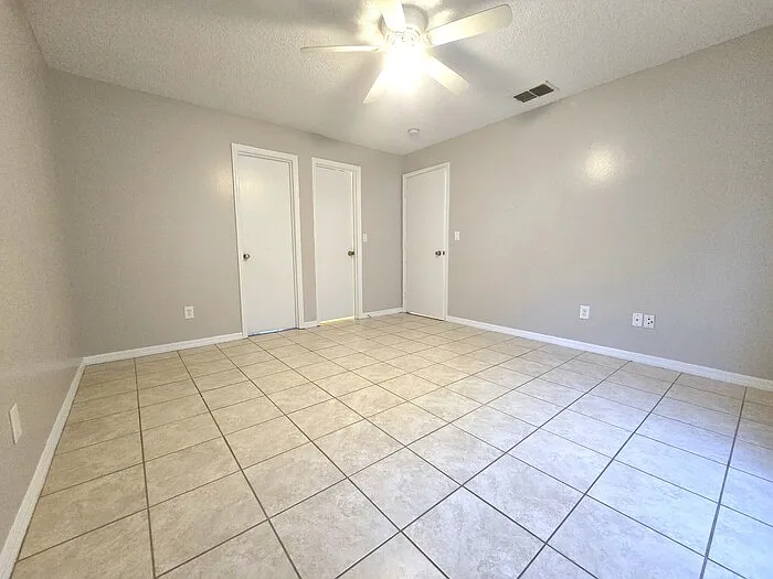 1423 Montana Ave — Photo 10