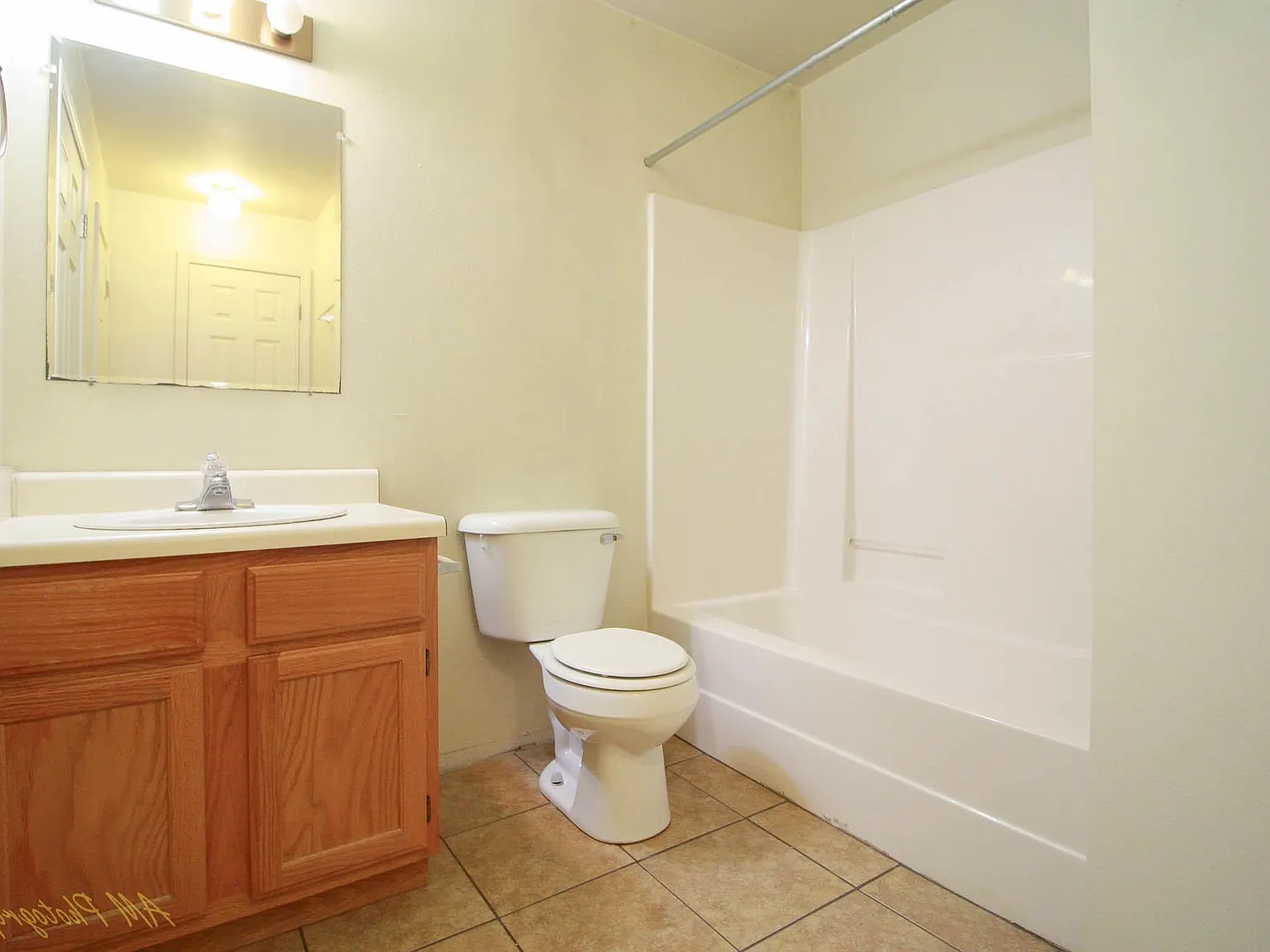 2 bed, 700 sqft, $1,045 — Photo 4