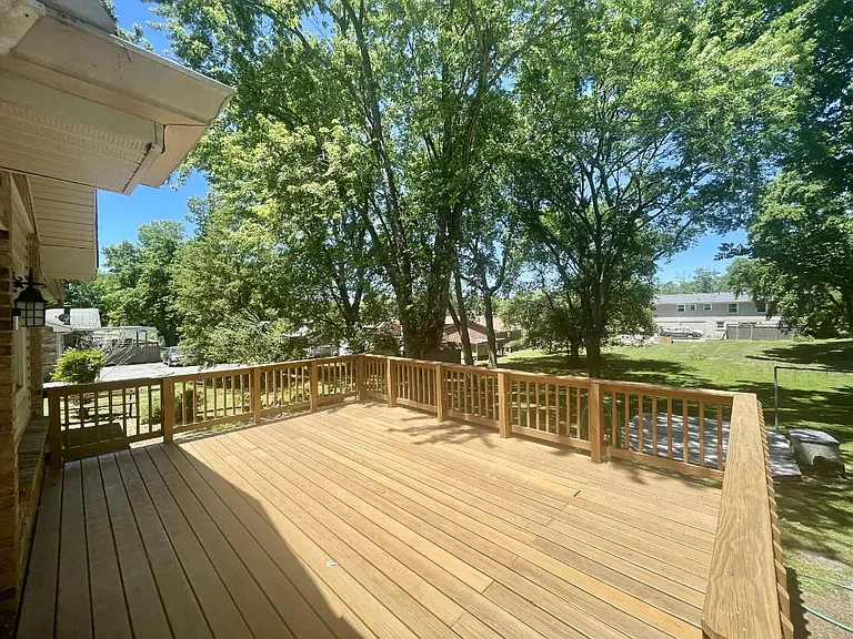 119 Trousdale Dr — Photo 3