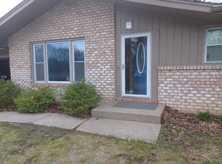 1415 Charlotte Dr, Rockford, IL 61108