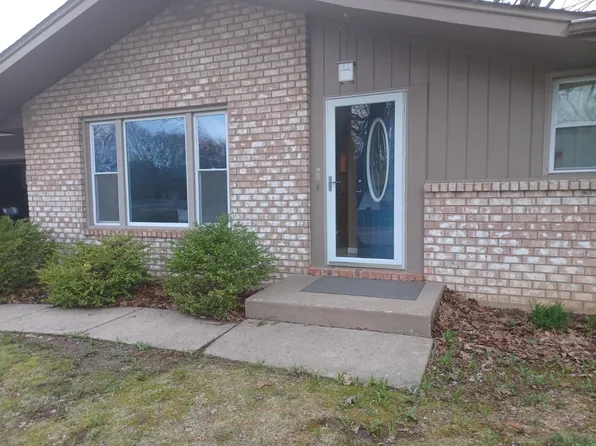 1415 Charlotte Dr, Rockford, IL 61108