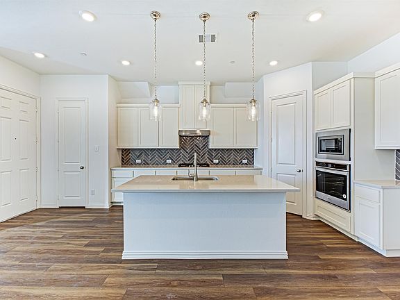 Aria Estates Townhomes - Brown Interior Image 4