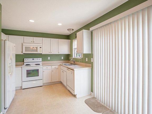 3rd image of 257 Hemlock Ravine Dr