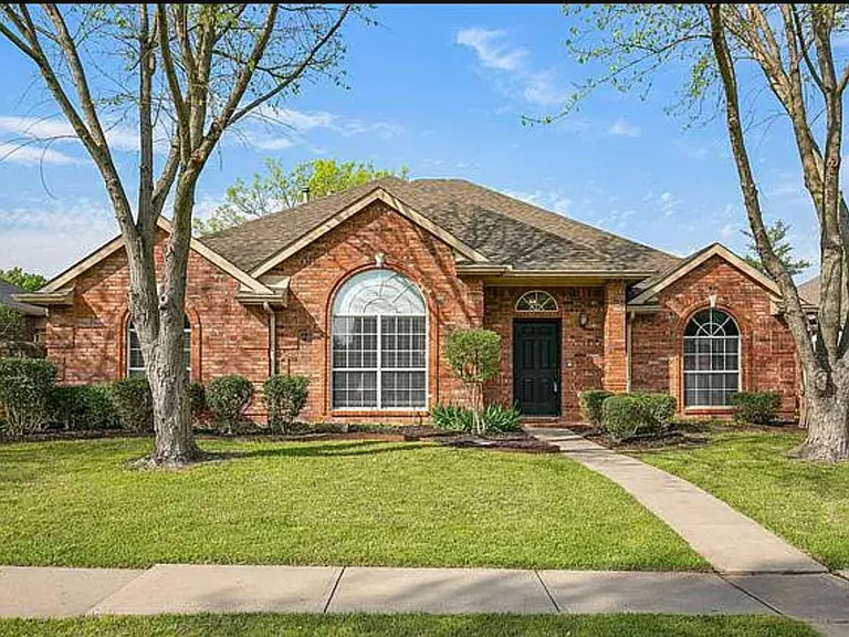 11012 Alexandria Dr — Photo 3
