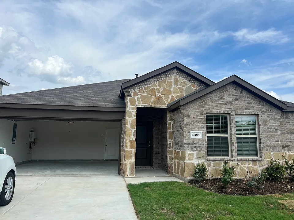 1300 Oak Orchard Ln #1