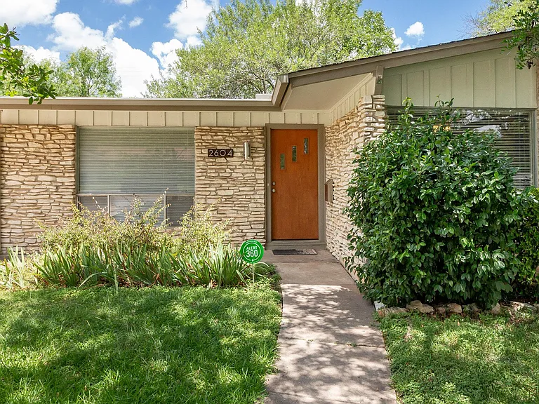 2604 Rock Terrace Dr — Photo 2