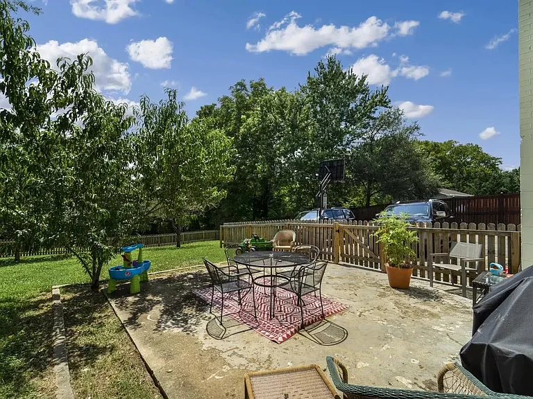 517 Brewer Dr — Photo 6
