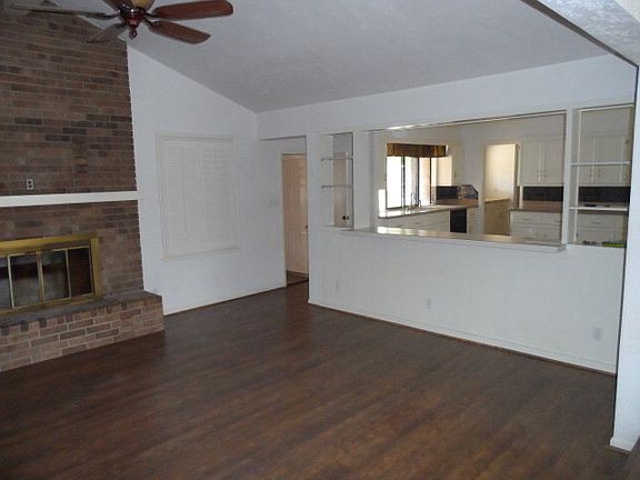 2nd image of 105 Glenmoor Dr