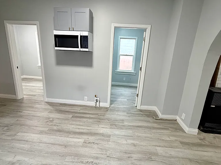2604 Schrage Ave #2 — Photo 6