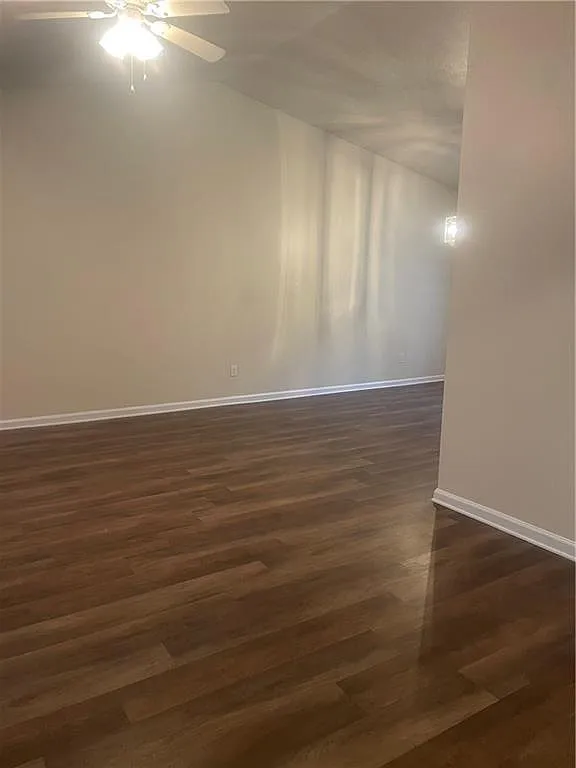 3 bed, 2.5 bath, 1618 sqft, $2,050 — Photo 4