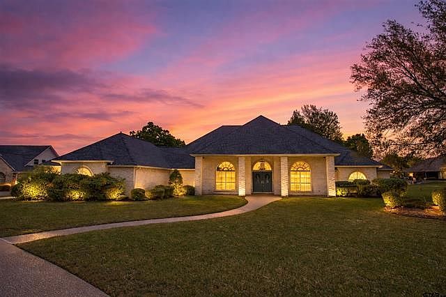 1st image of 141 Cypress Point Cir