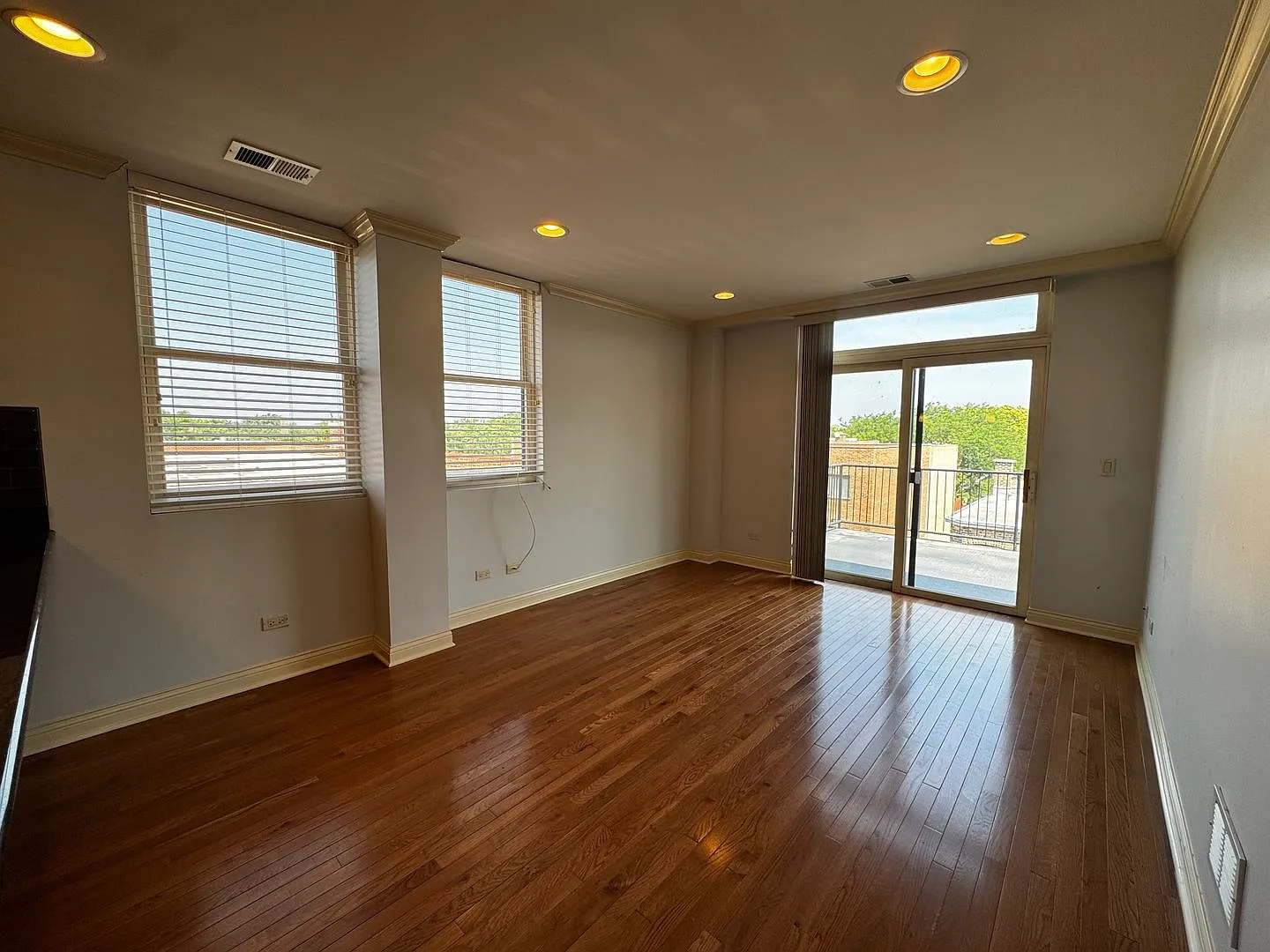 2 bed, 1295 sqft, $2,600 — Photo 3