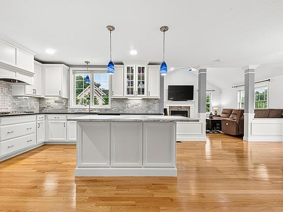 4th image of 14 Longbrook Dr