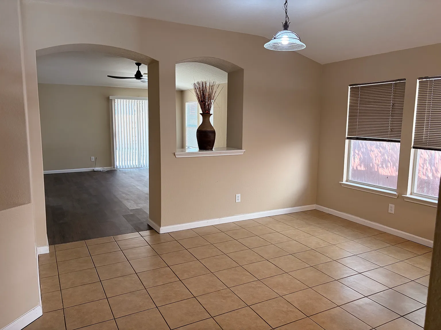 4 bed, 1697 sqft, $2,000 — Photo 2