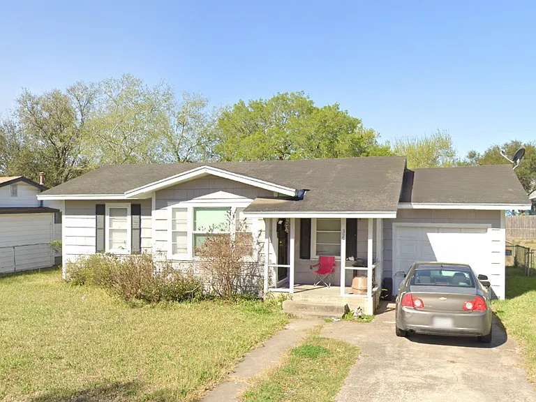 327 S Wanda Dr — Photo 2
