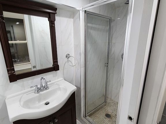 3rd image of 345 W 16th St #L2