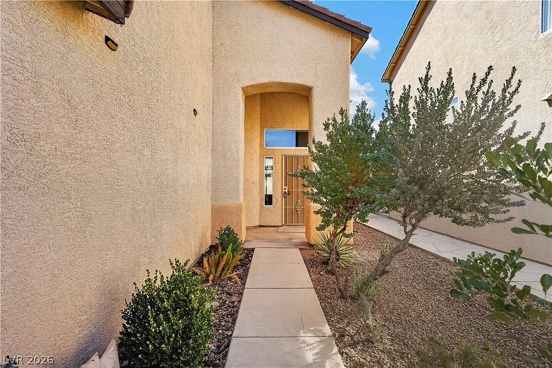 5 bed, 3.0 bath, 1886 sqft, $2,200 — Photo 3