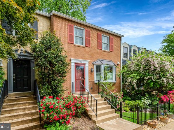 1002 Ellison Sq, Falls Church, VA 22046