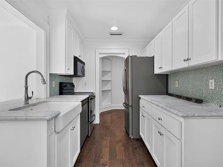 433 SE 7th St — Photo 10