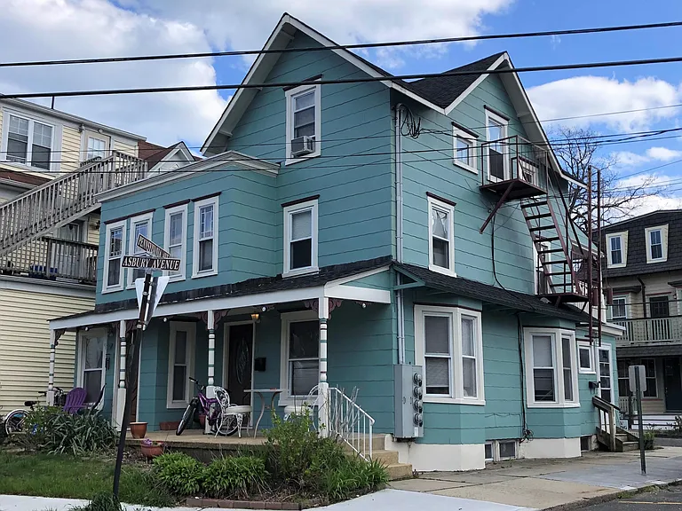 90 Asbury Ave — Photo 15
