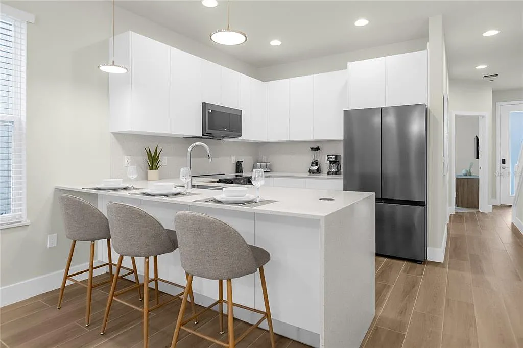 4 bed, 3.0 bath, 1845 sqft, $2,600 — Photo 4