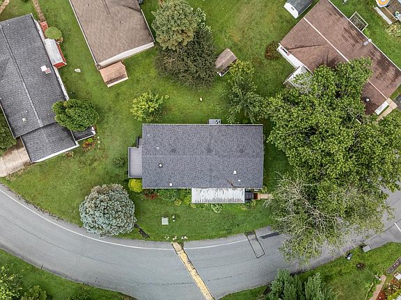 3rd image of 201 Greyfield Dr