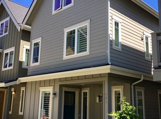 682 Wintersweet Rd NE, Bainbridge Island, WA 98110