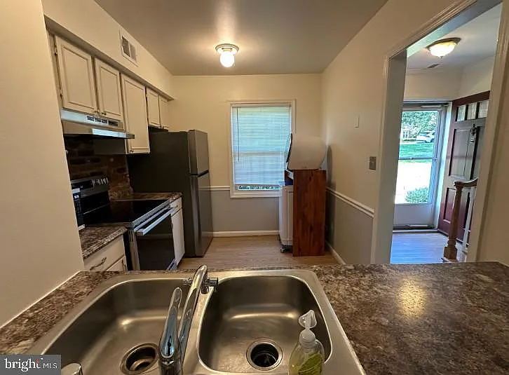 Cardinal Forest Condo — Photo 3
