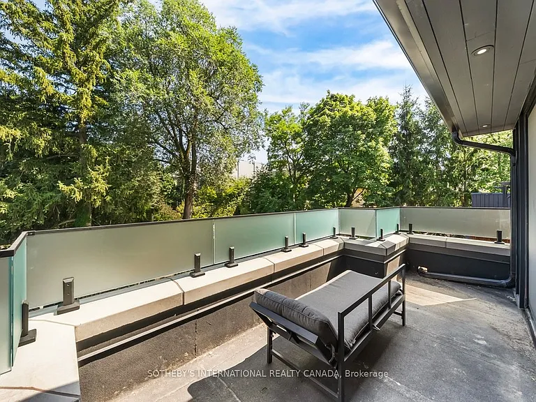 734 Avenue Rd — Photo 35
