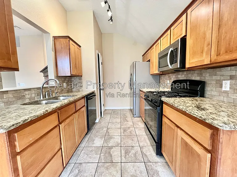 16405 Otter Dr — Photo 20