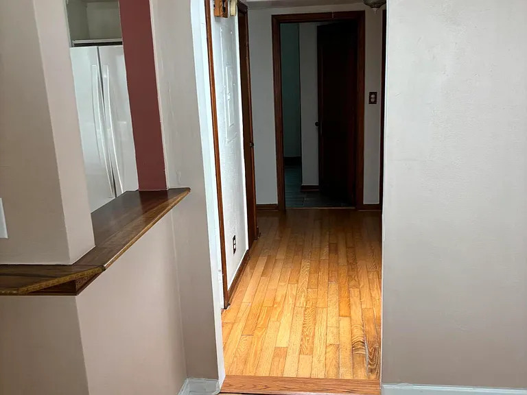 1343 Rensselaer Ave — Photo 34