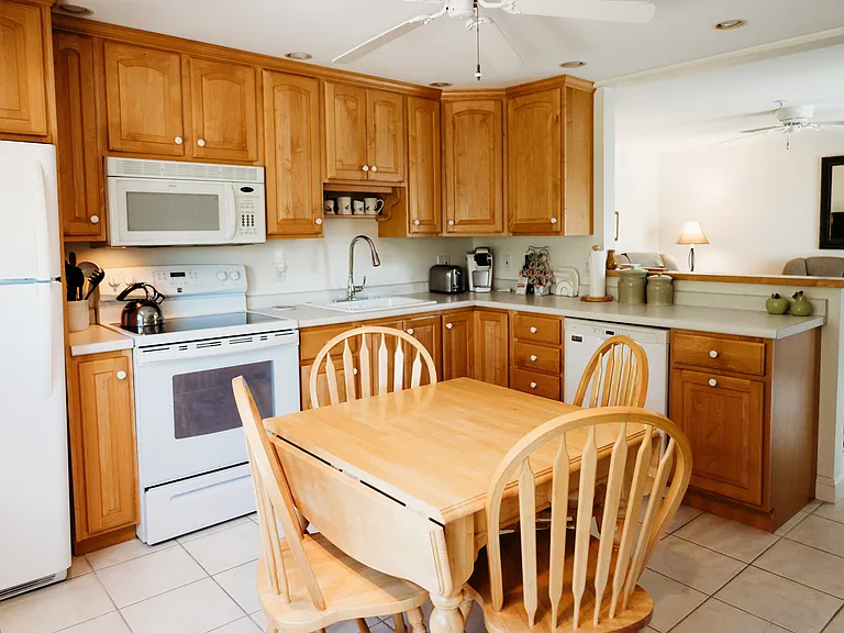 133 W Grand Ave #2 — Photo 9