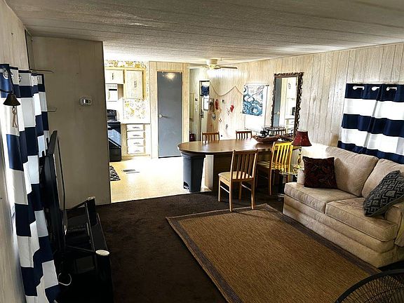 4th image of 3150 NE 36th Ave Unit 221