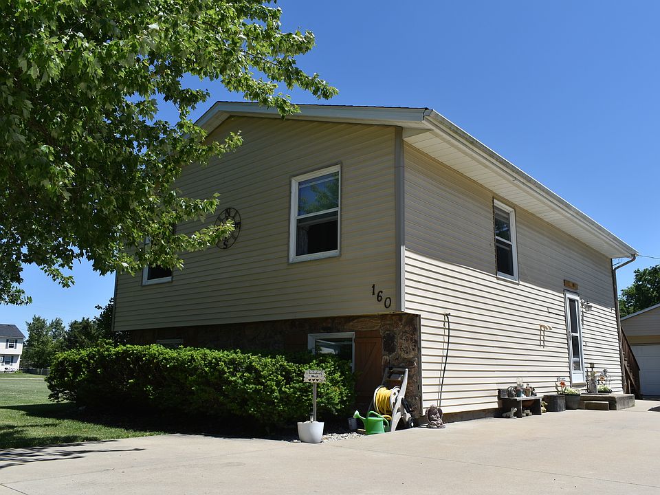 1st image of 160 E Jefferson St