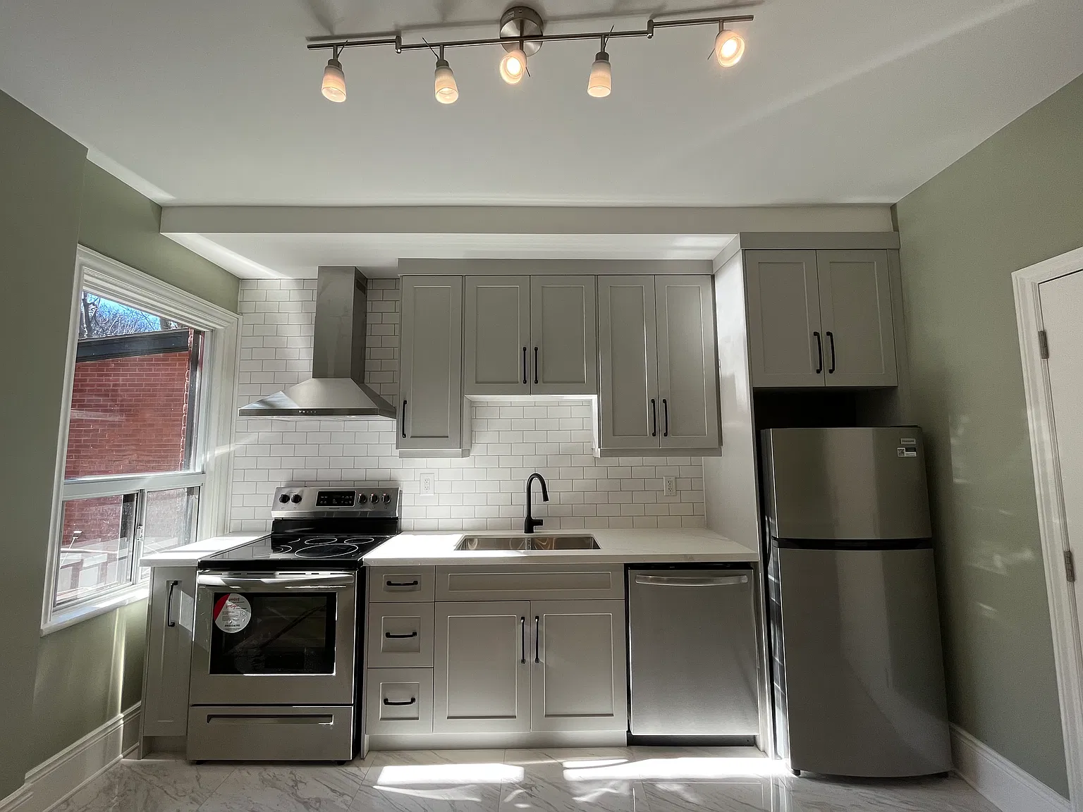 1 bed, 800 sqft, $1,895 — Photo 1