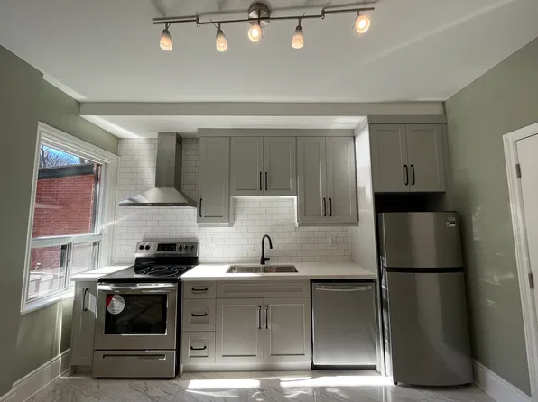 72 Alanson St, Hamilton, ON L8N 1W5